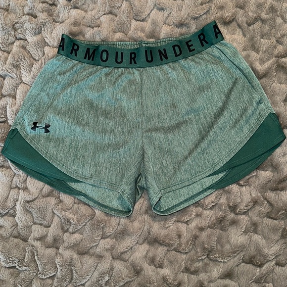 Under Armour Pants - EUC Under Armor Heatgear Shorts